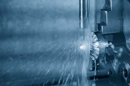 Klarer Kühlschmierstoff in der Anwendung